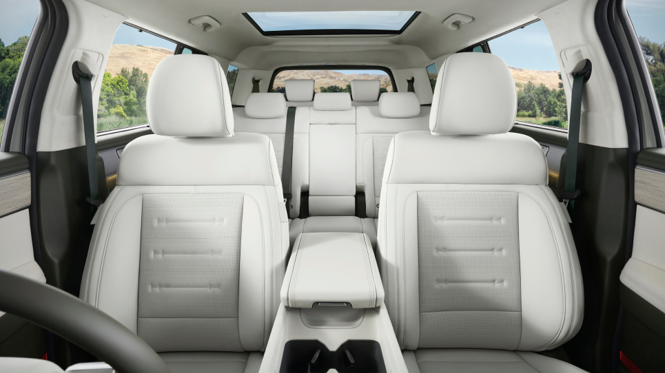SantaFe_Hybrid_Int_Hotspot_965x542_01.png